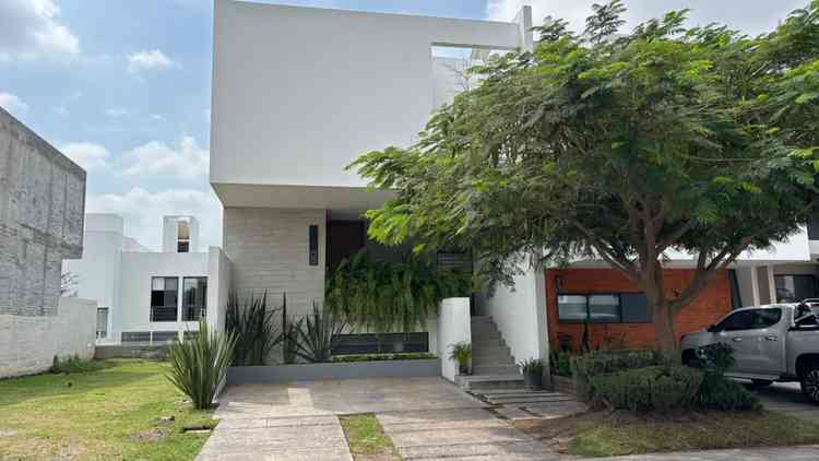 casa en renta avenida vuelo de las grullas paraje de las grullas tlajomulco de zuniga jalisco pYzKMKW